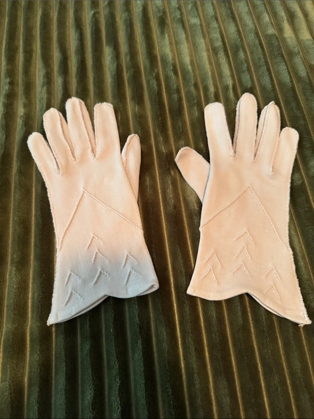 Soft Cream Suede Gloves with Stitched Chevron Detail